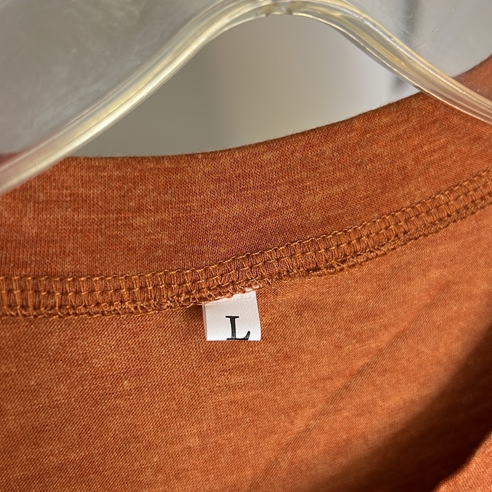 Orange Hocus Pocus Graphic‎ Tee- L - Picture 4 of 5